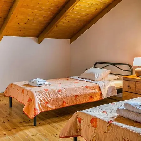 Adriani Villa *